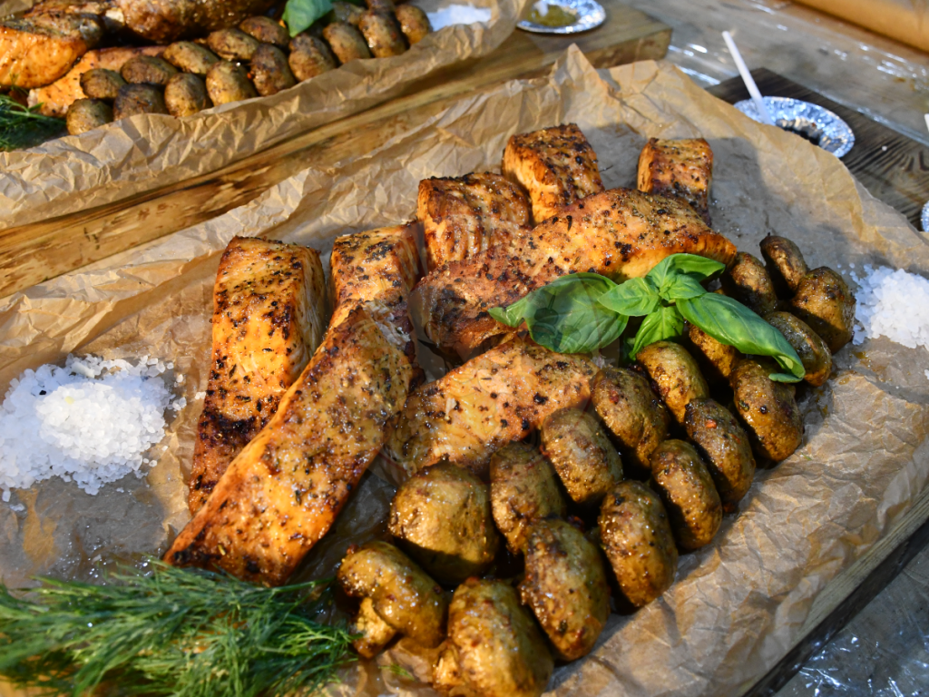 Семга гриль с шампиньонами