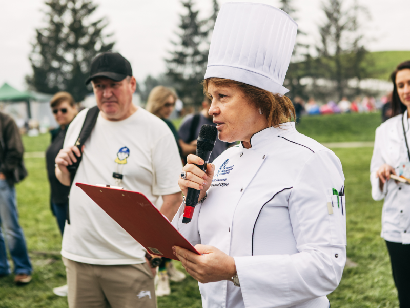 Единственный в России Судья высшей категории International WorldChefs, Единственный в России судья, работавшая в составе судейской бригады на чемпионате Мира по кулинарии в Люксембурге и Всемирной кулинарной Олимпиаде в Эрфурте