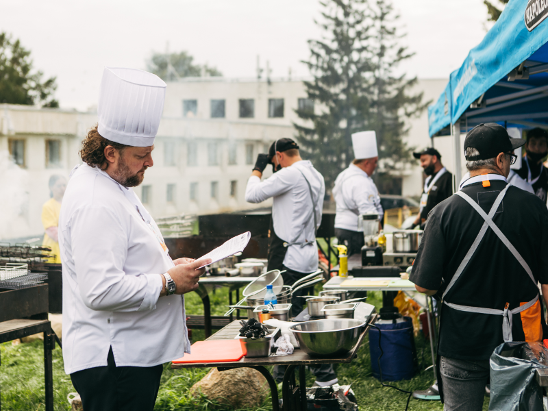 Соревнование среди профессионалов по приготовлению блюд на углях