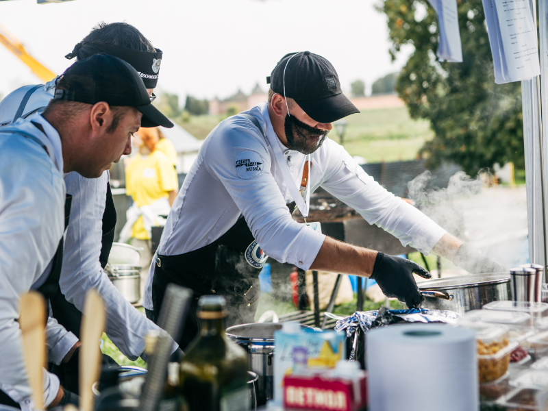 На втором туре блюда выдавали сразу после старта. 