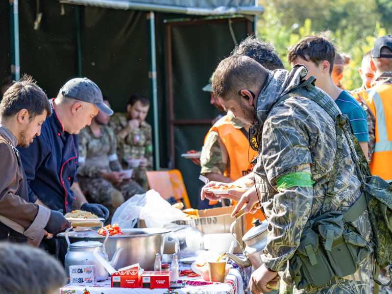 Организация питания на пейнтбольных мероприятиях Приготовление блюд на открытой кухне
